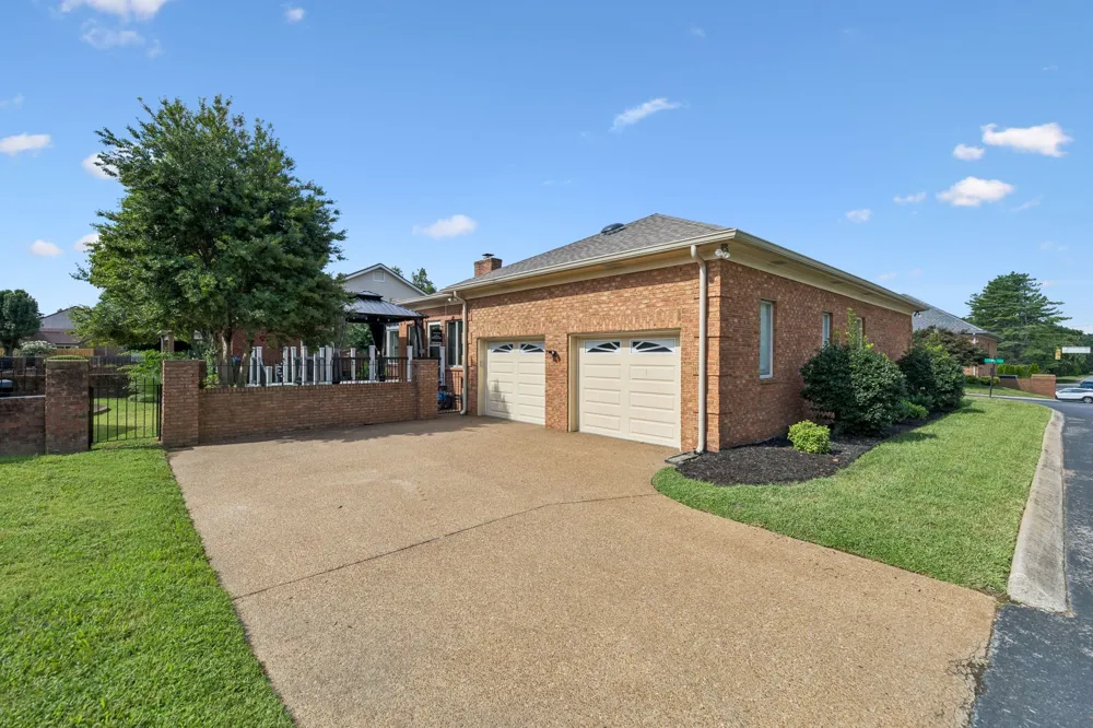 101 Keeneland Dr Hermitage, TN 37076