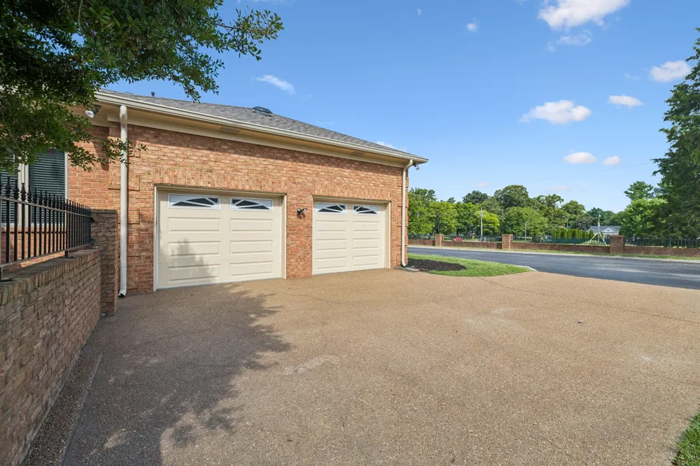 101 Keeneland Dr Hermitage, TN 37076