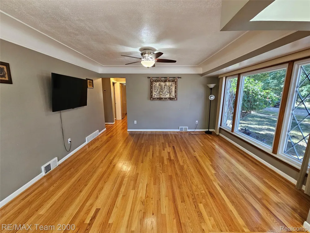 24925 Van Buren Road Dearborn Heights City, MI 48127