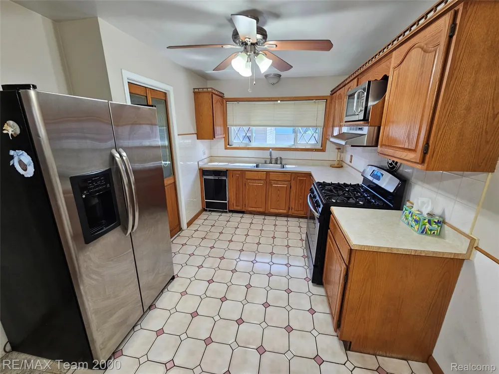 24925 Van Buren Road Dearborn Heights City, MI 48127
