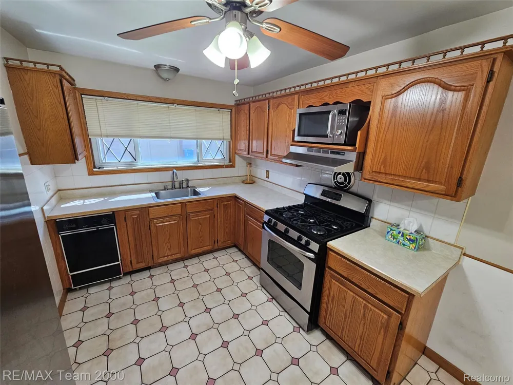 24925 Van Buren Road Dearborn Heights City, MI 48127