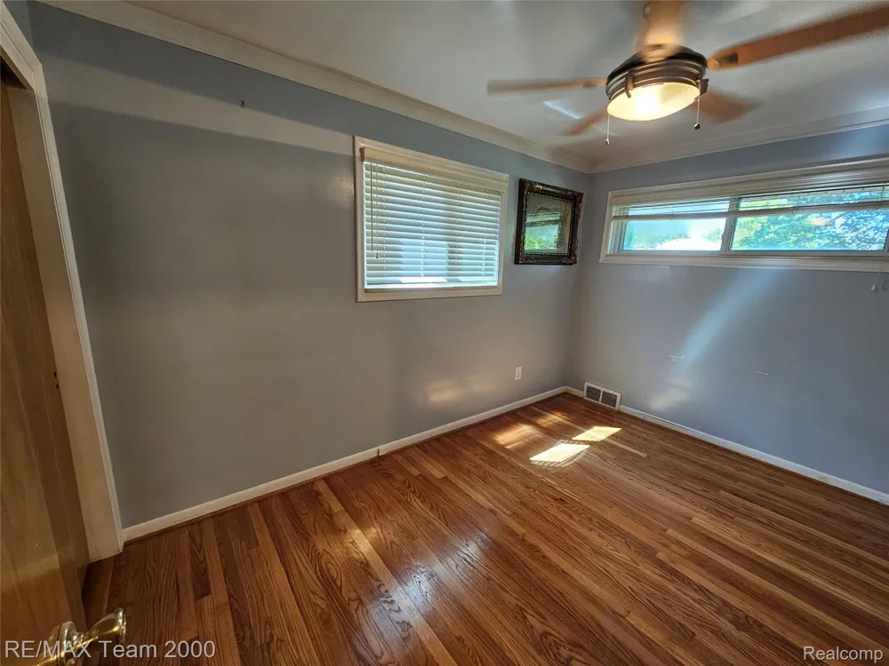 24925 Van Buren Road Dearborn Heights City, MI 48127