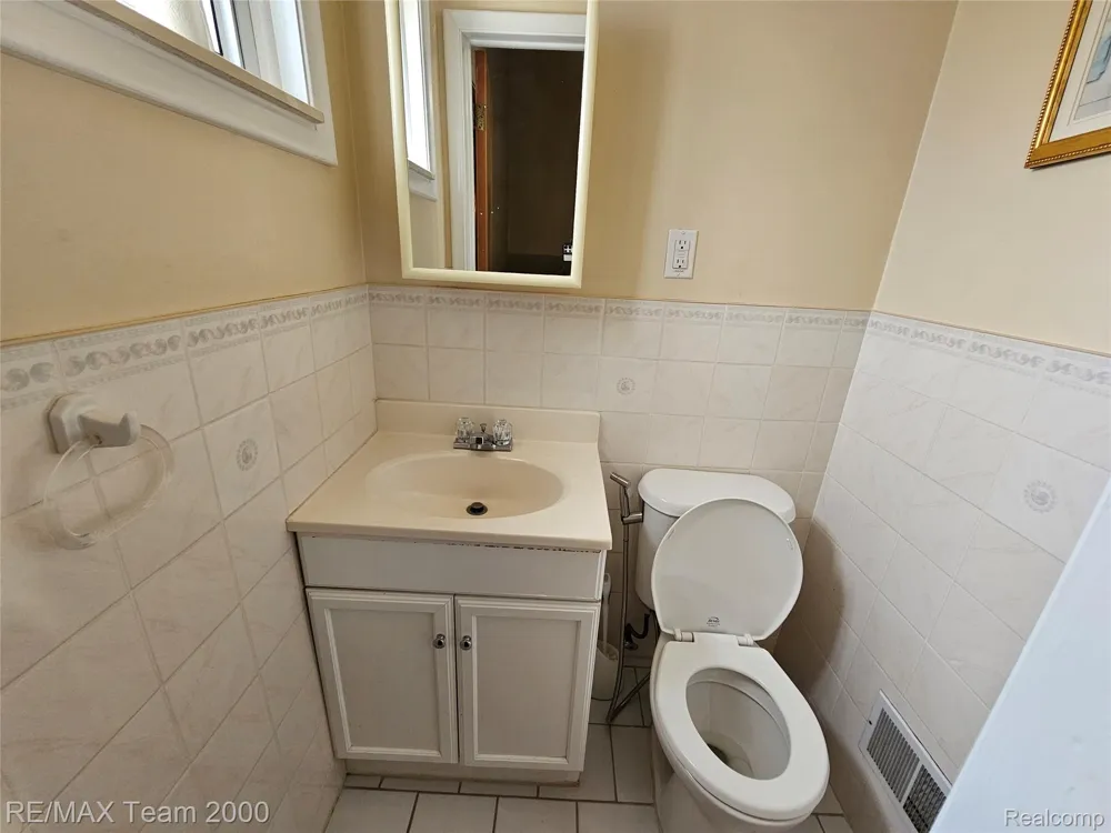 24925 Van Buren Road Dearborn Heights City, MI 48127