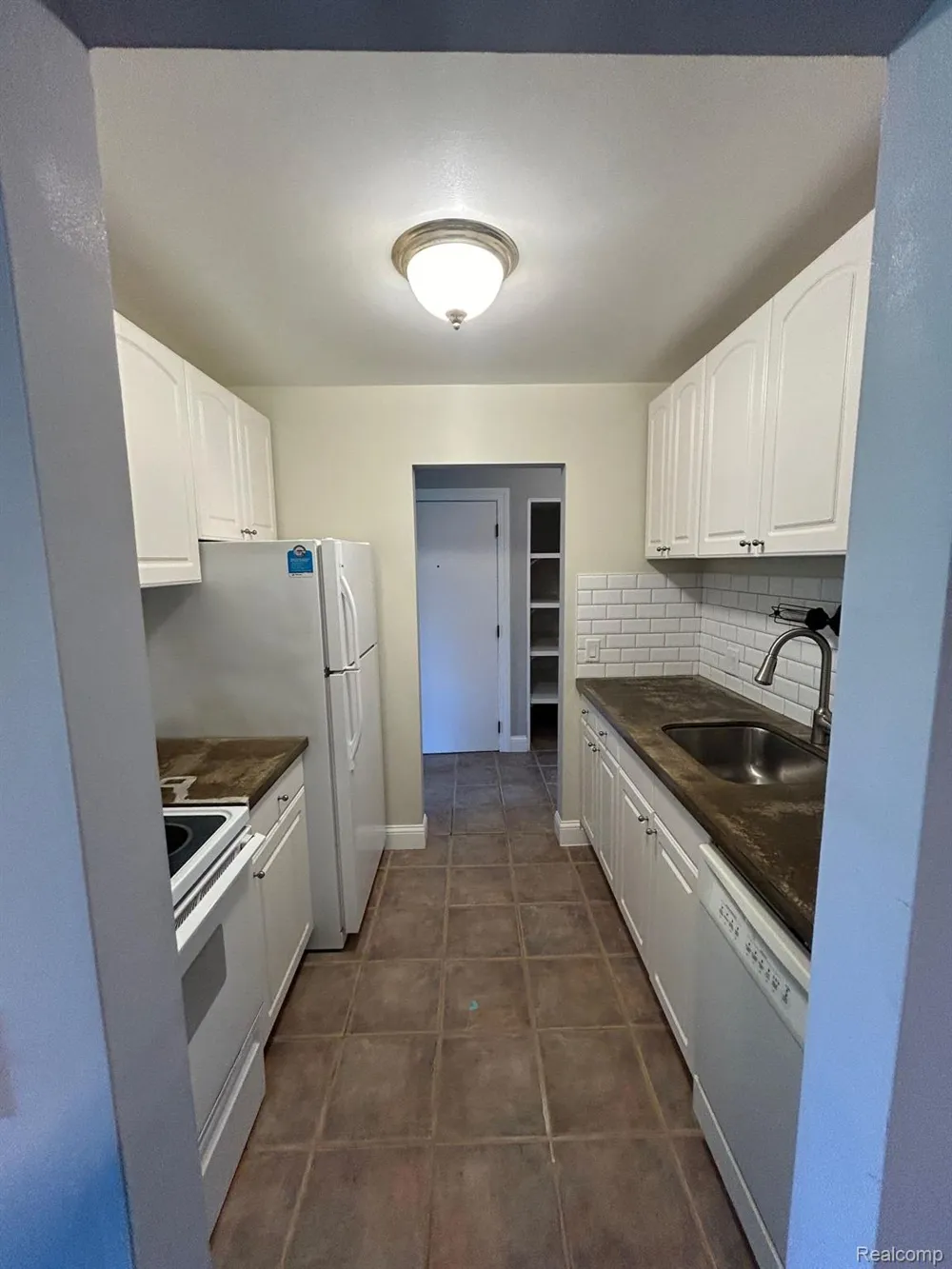 683 E FOX HILLS DRIVE Bloomfield Charter Township, MI 48304