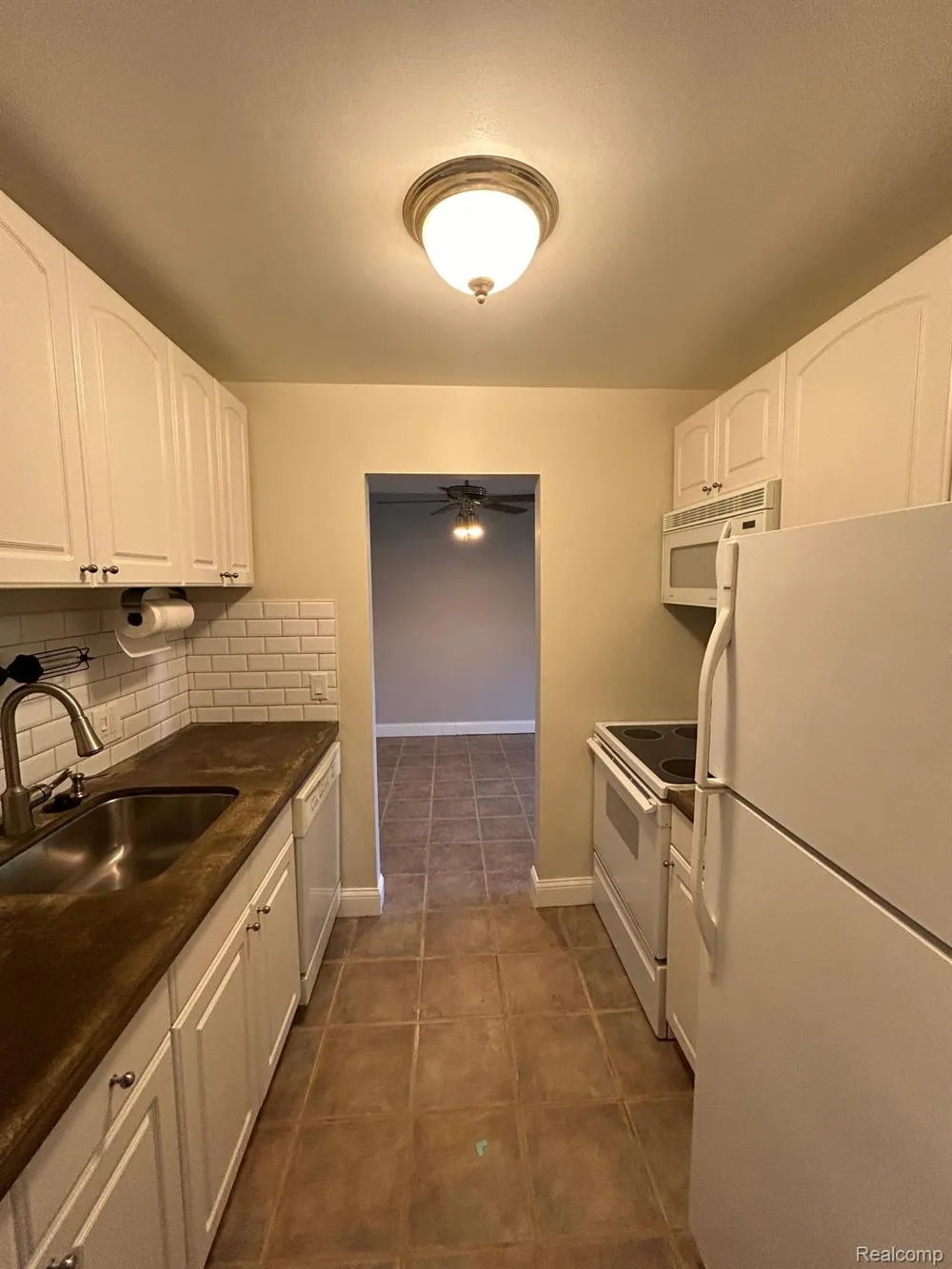 683 E FOX HILLS DRIVE Bloomfield Charter Township, MI 48304
