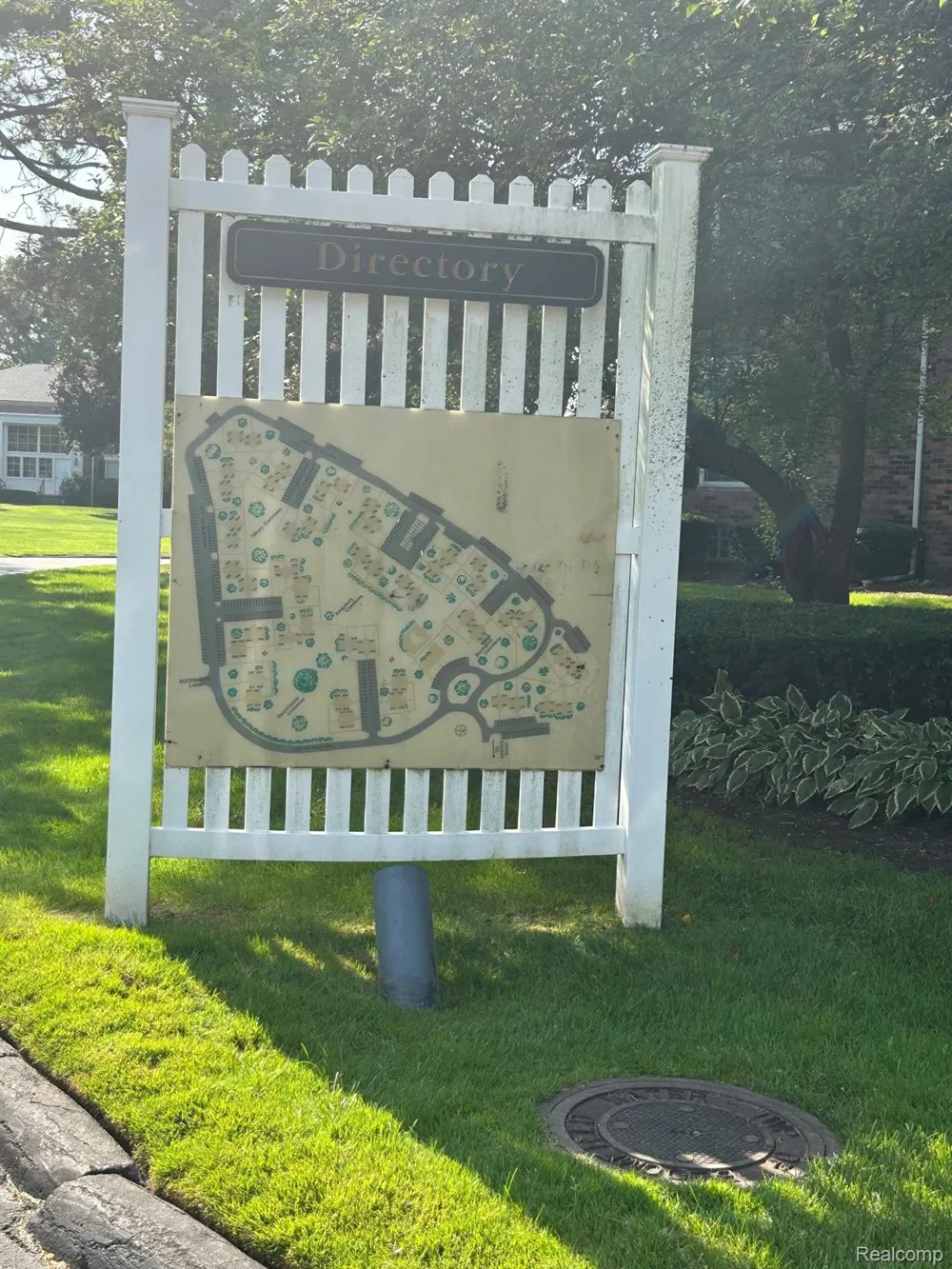 683 E FOX HILLS DRIVE Bloomfield Charter Township, MI 48304