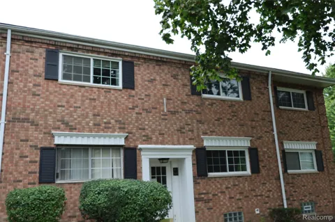 683 E FOX HILLS DRIVE