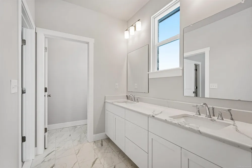 16839 Crittenden Drive Macomb Township, MI 48044