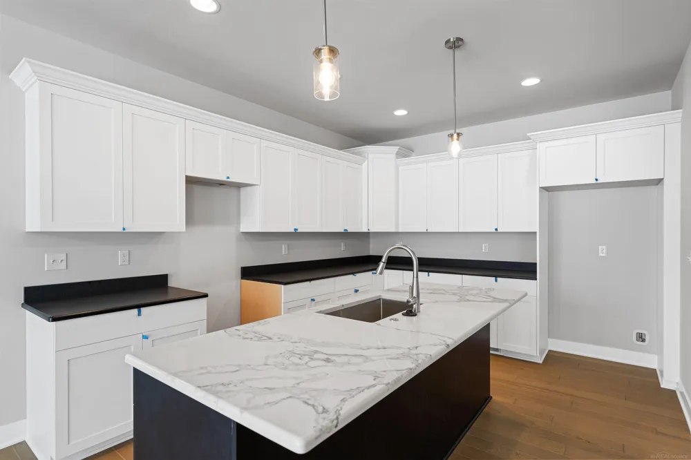 16839 Crittenden Drive Macomb Township, MI 48044