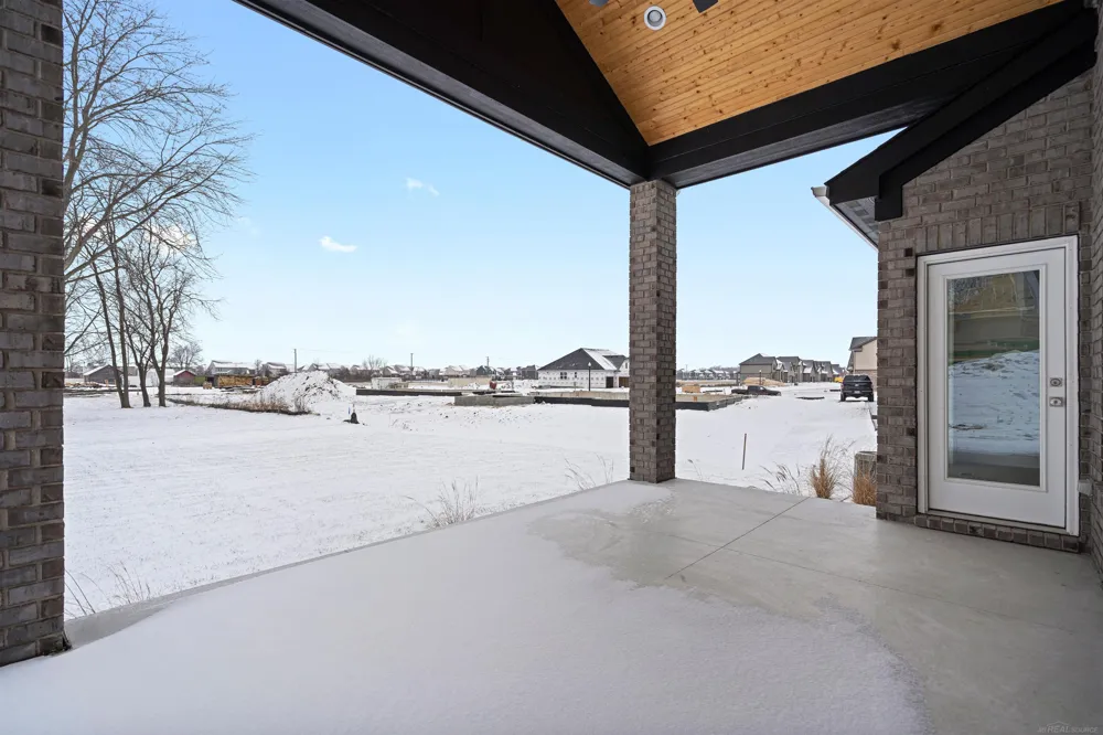 16839 Crittenden Drive Macomb Township, MI 48044