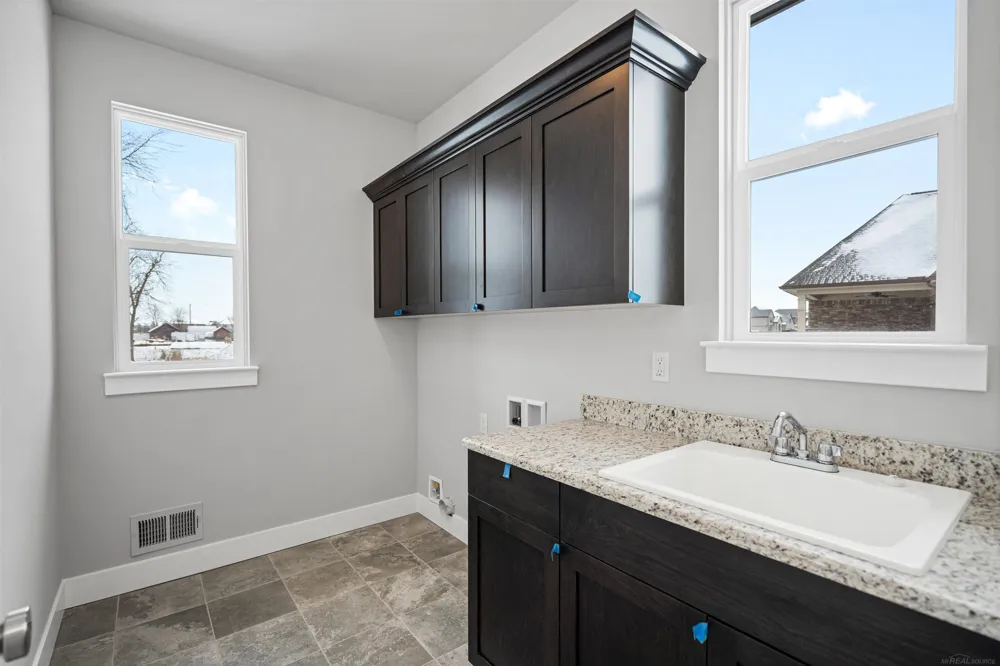 16839 Crittenden Drive Macomb Township, MI 48044