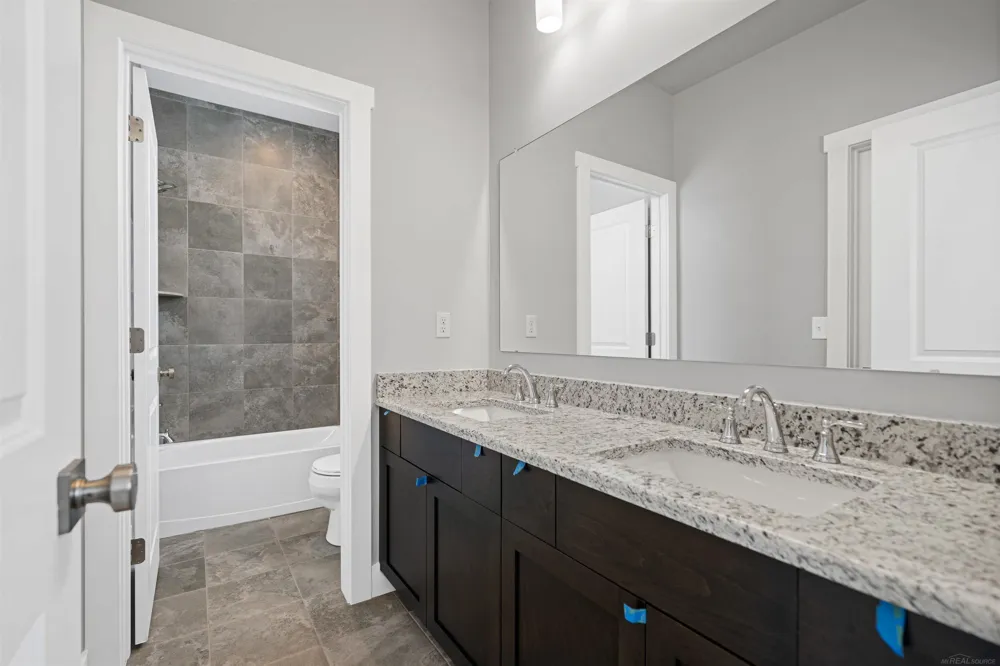 16839 Crittenden Drive Macomb Township, MI 48044