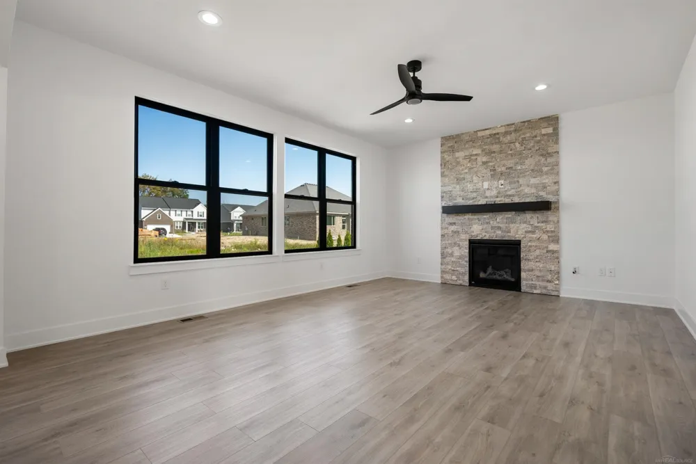 49812 Langford Drive Macomb Township, MI 48044