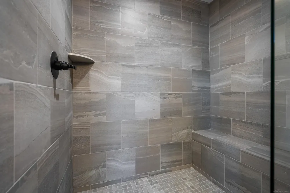 49812 Langford Drive Macomb Township, MI 48044