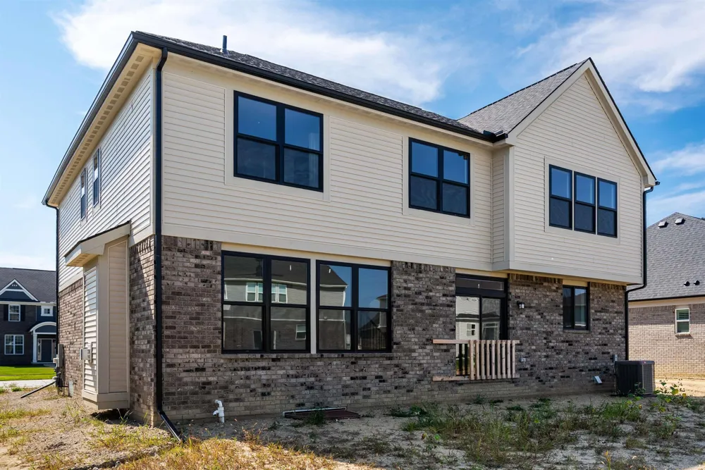 49812 Langford Drive Macomb Township, MI 48044