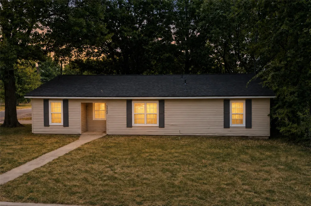 300 Broadway Street Whitesboro, TX 76273