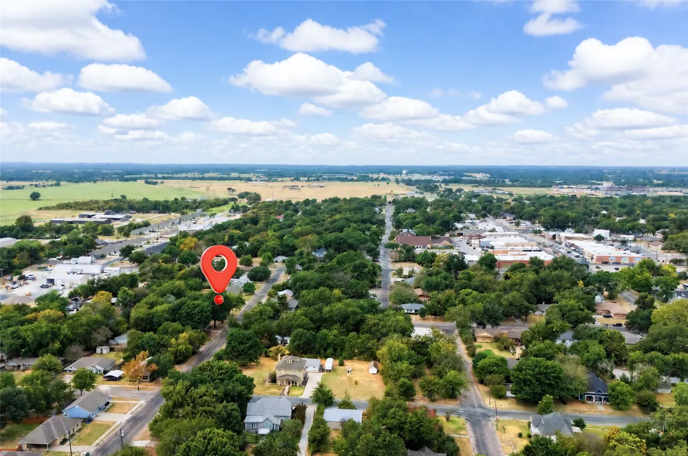 300 Broadway Street Whitesboro, TX 76273