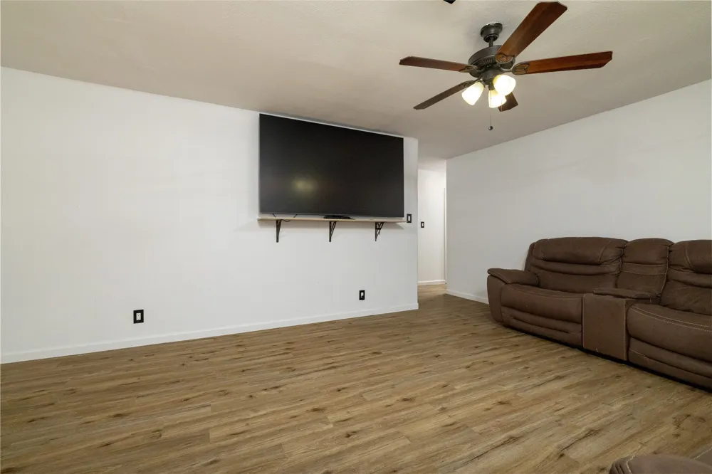 300 Broadway Street Whitesboro, TX 76273