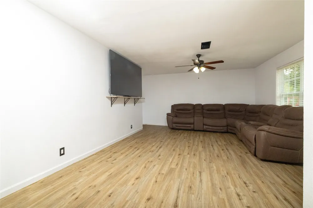 300 Broadway Street Whitesboro, TX 76273