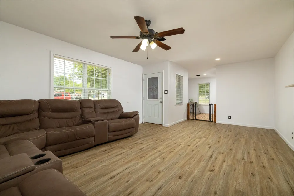 300 Broadway Street Whitesboro, TX 76273