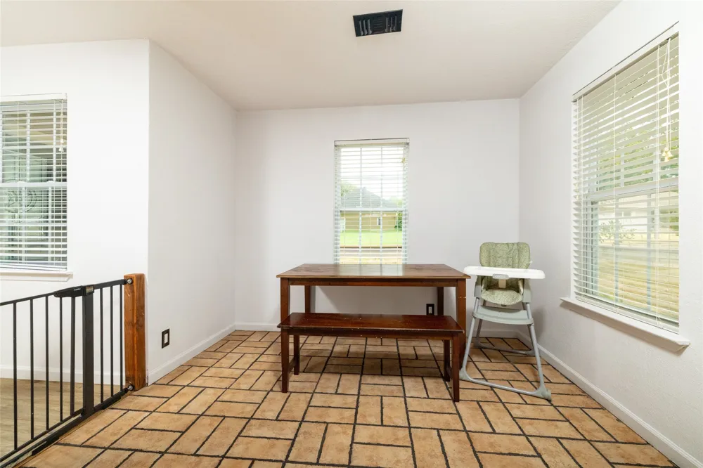 300 Broadway Street Whitesboro, TX 76273