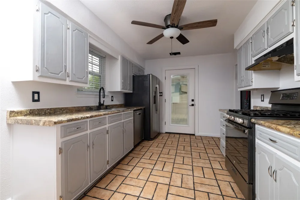 300 Broadway Street Whitesboro, TX 76273