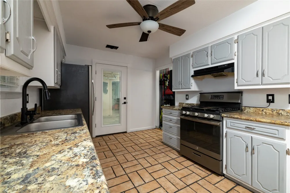 300 Broadway Street Whitesboro, TX 76273