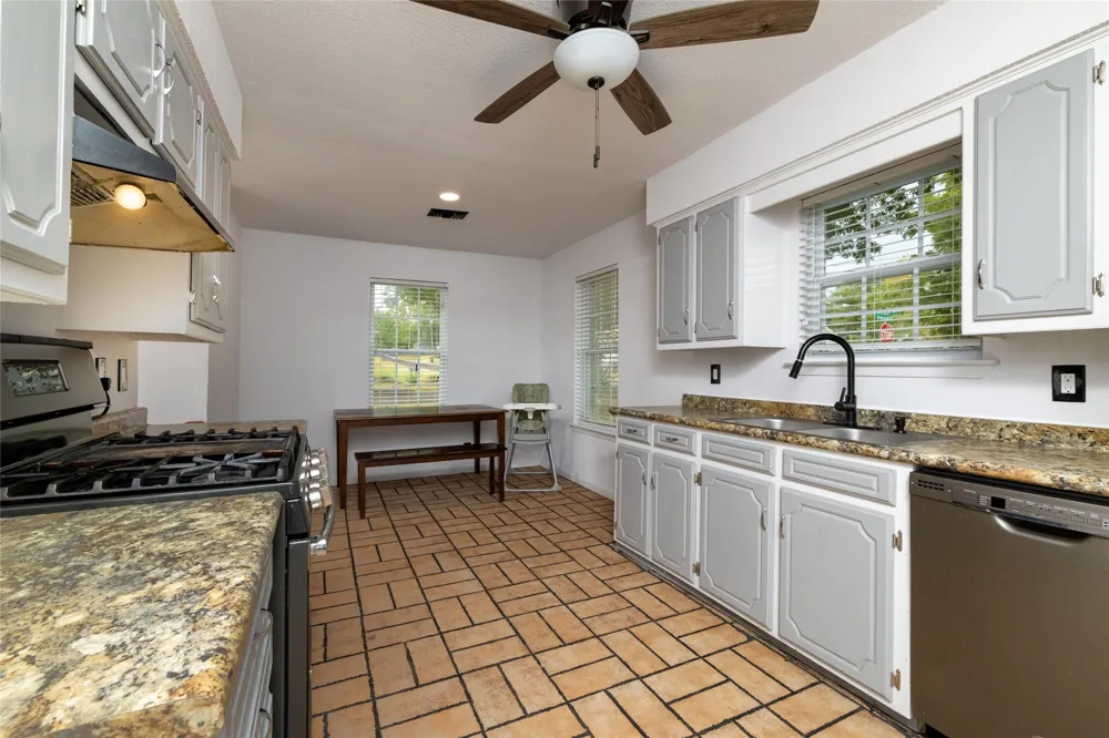 300 Broadway Street Whitesboro, TX 76273