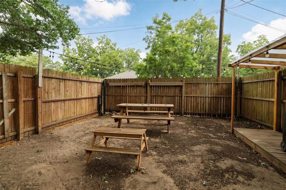 300 Broadway Street Whitesboro, TX 76273
