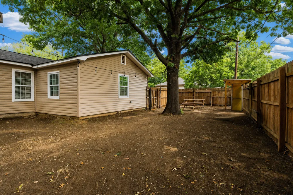 300 Broadway Street Whitesboro, TX 76273