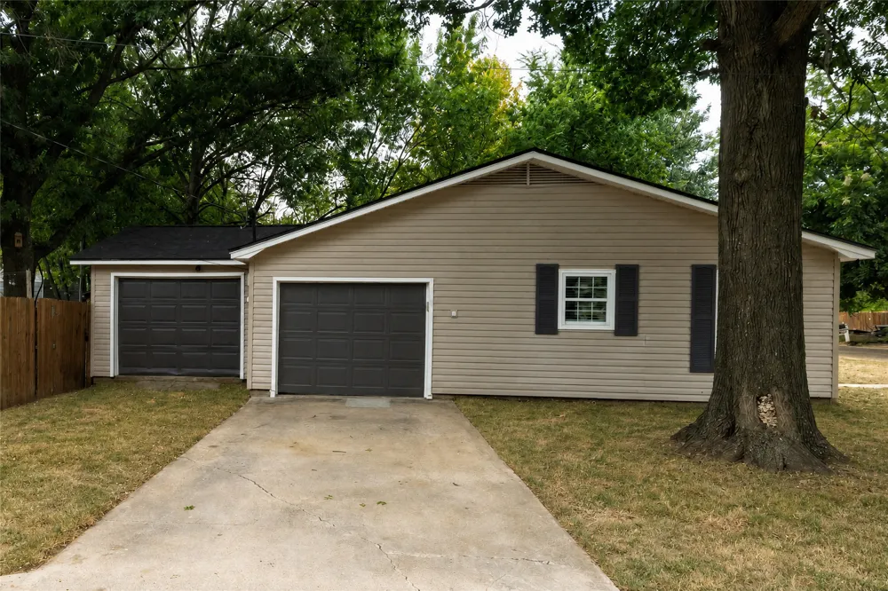 300 Broadway Street Whitesboro, TX 76273