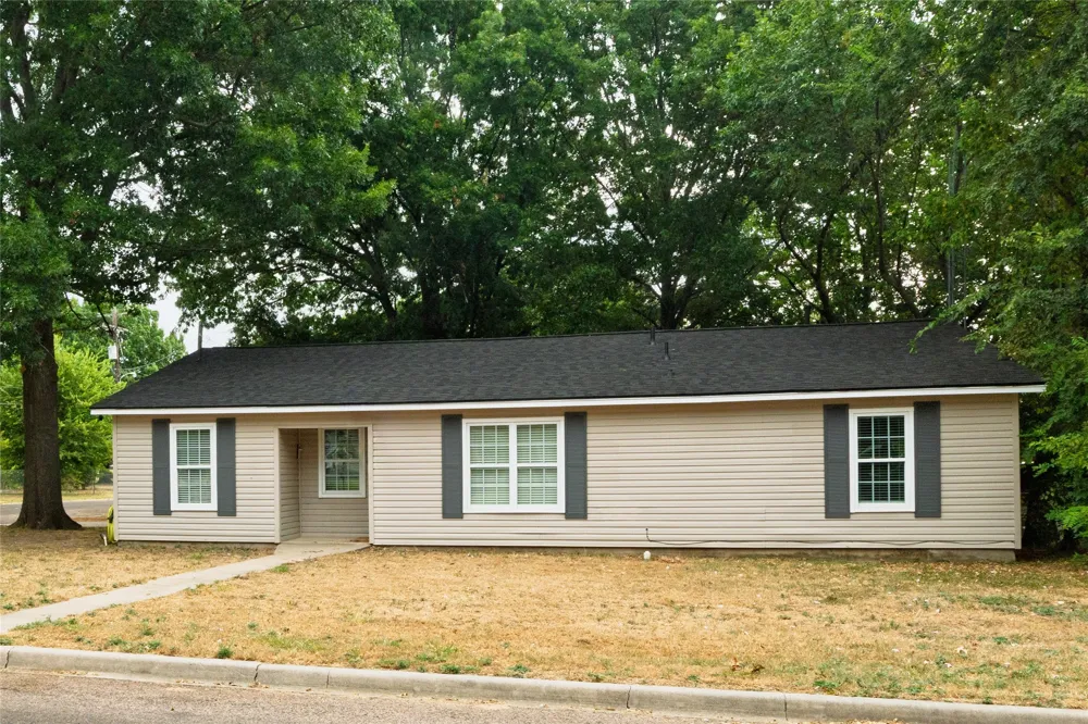300 Broadway Street Whitesboro, TX 76273