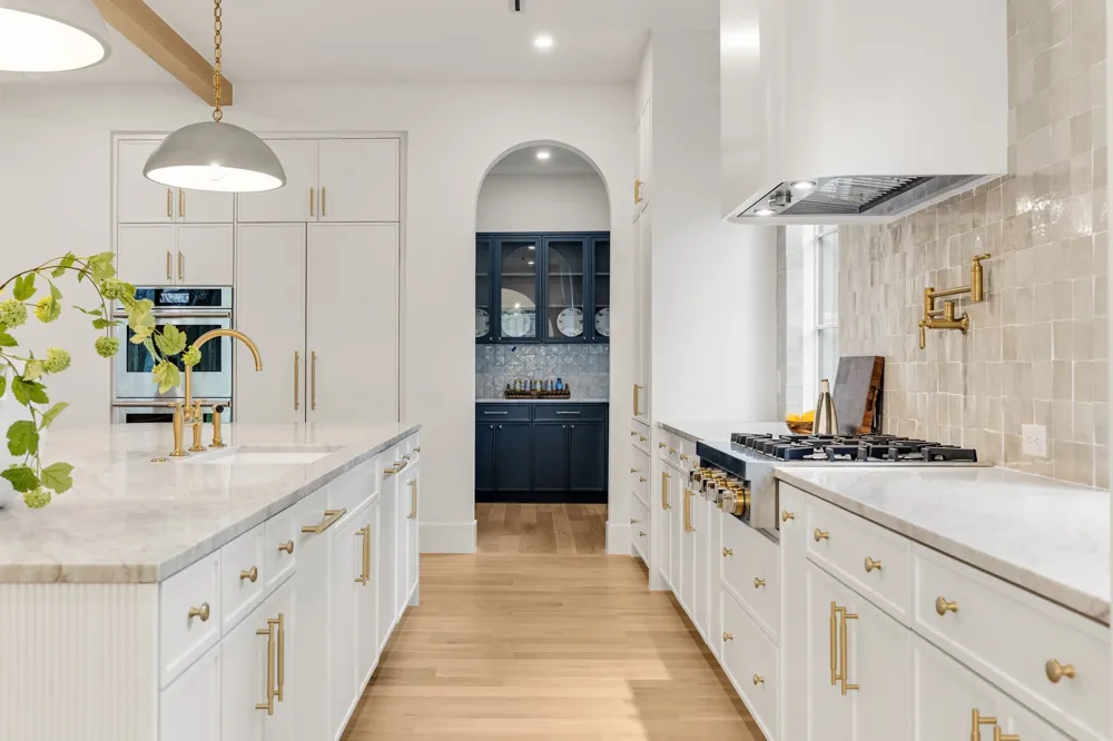9866 Mixon Drive Dallas, TX 75220