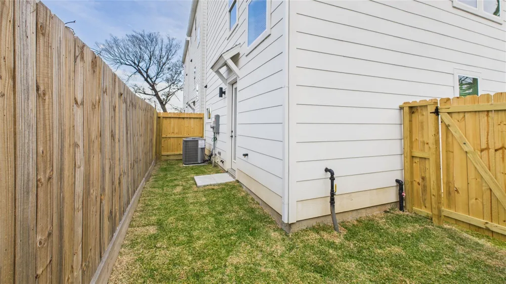2426 Freeman Street Houston, TX 77009