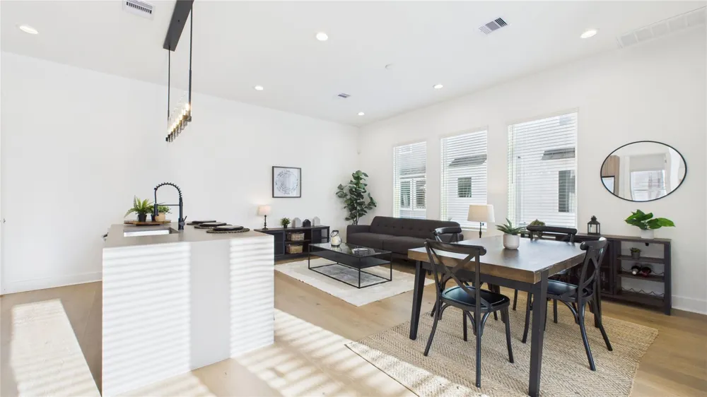 2426 Freeman Street Houston, TX 77009