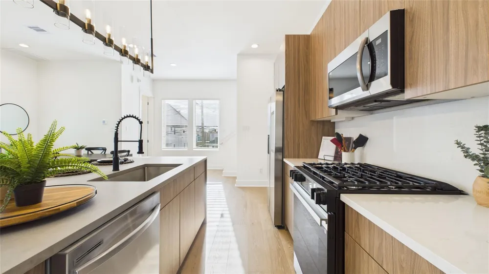 2426 Freeman Street Houston, TX 77009