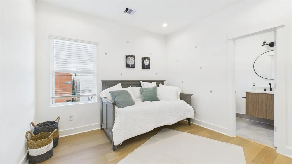 2426 Freeman Street Houston, TX 77009