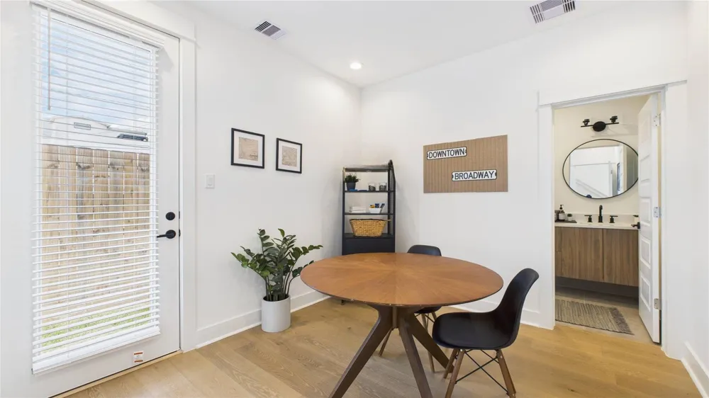 2426 Freeman Street Houston, TX 77009