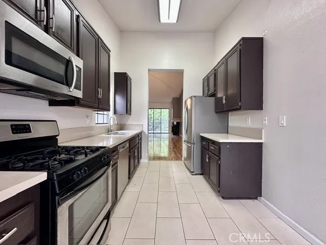 2542 W Macarthur Santa Ana, CA 92704