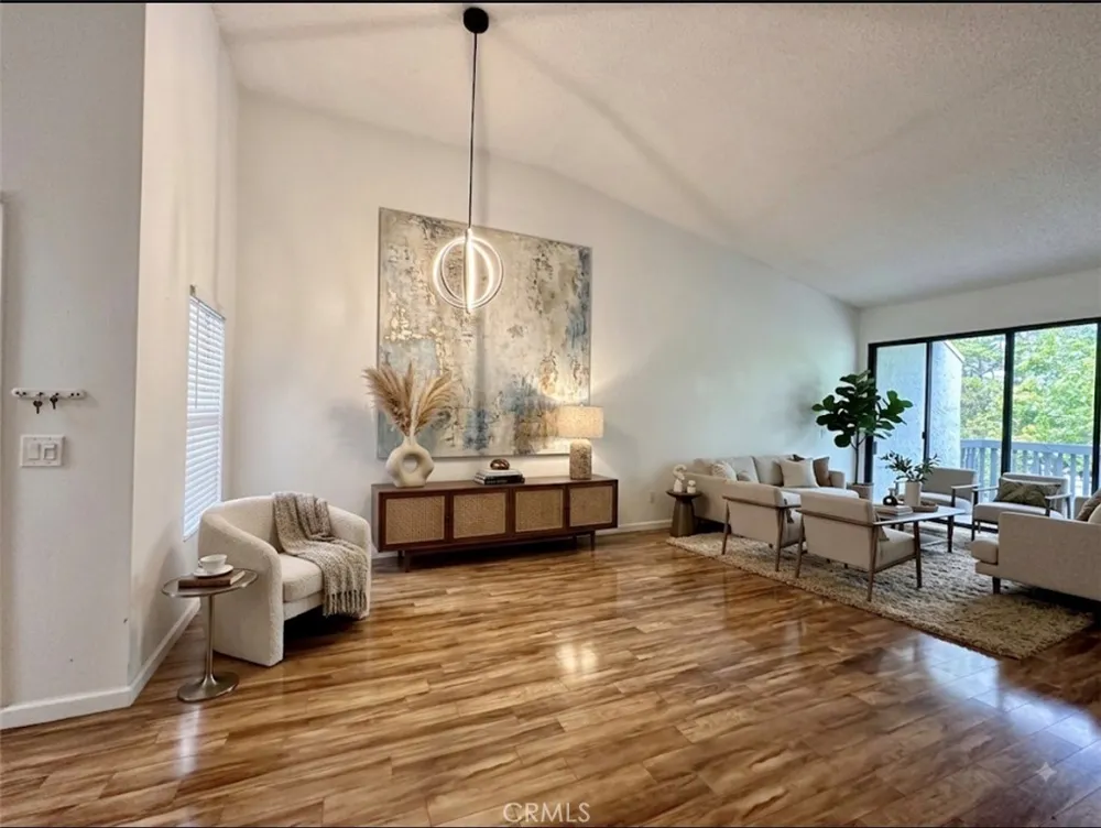 2542 W Macarthur Santa Ana, CA 92704