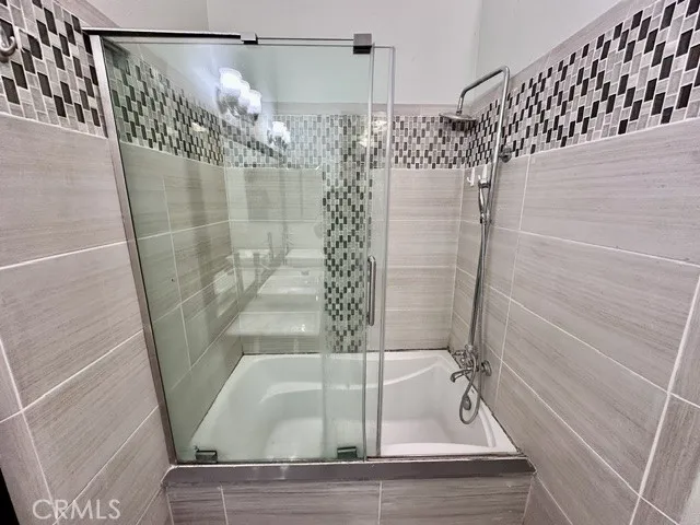 2542 W Macarthur Santa Ana, CA 92704