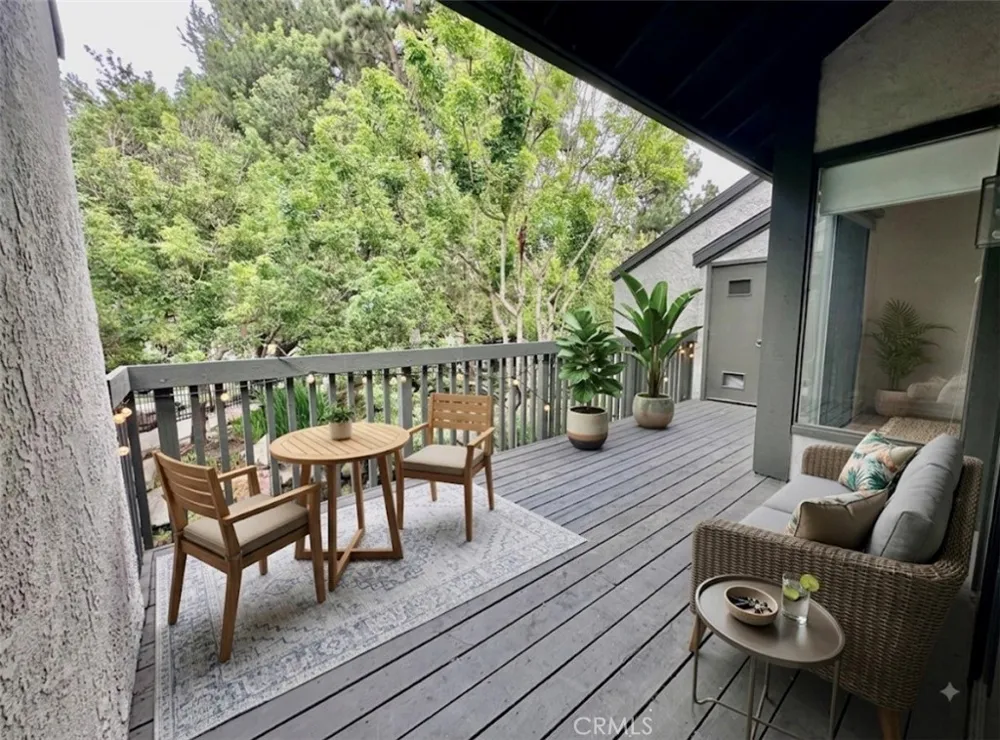 2542 W Macarthur Santa Ana, CA 92704
