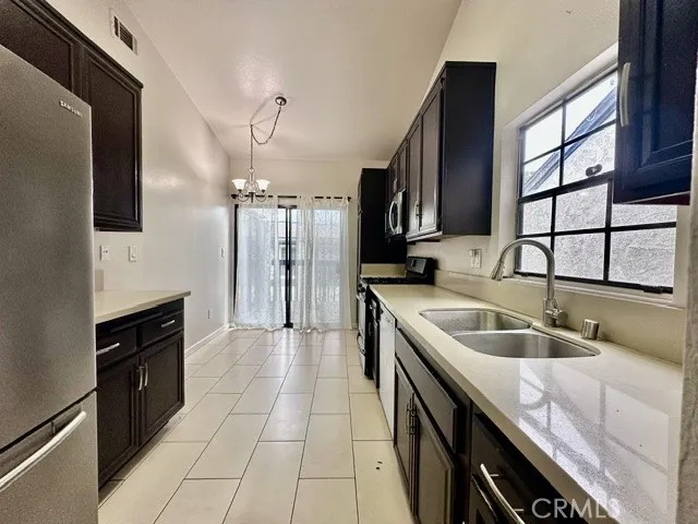 2542 W Macarthur Santa Ana, CA 92704