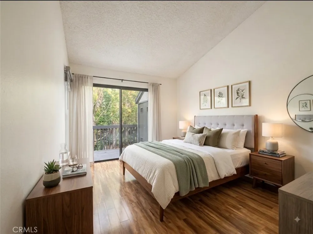 2542 W Macarthur Santa Ana, CA 92704