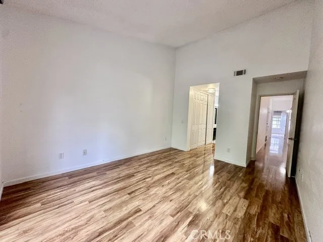 2542 W Macarthur Santa Ana, CA 92704