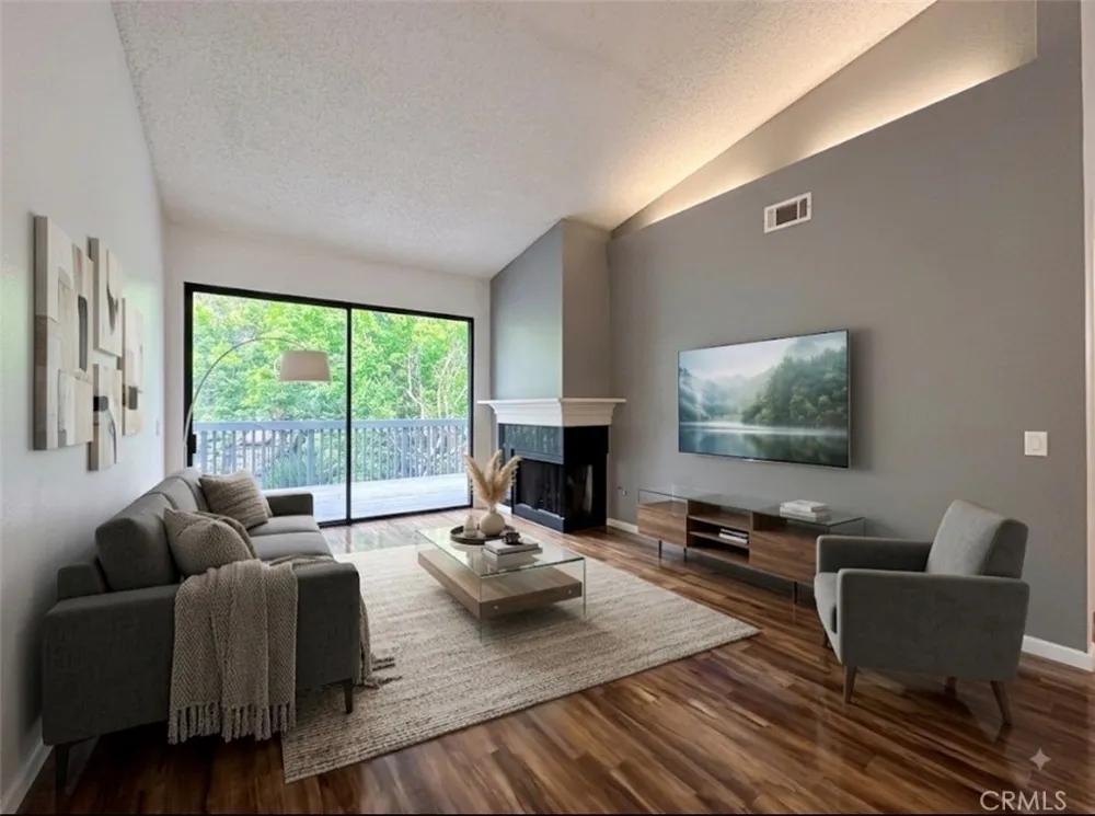 2542 W Macarthur Santa Ana, CA 92704