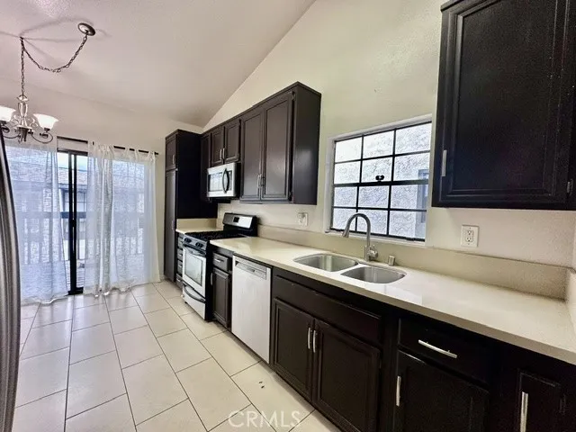 2542 W Macarthur Santa Ana, CA 92704