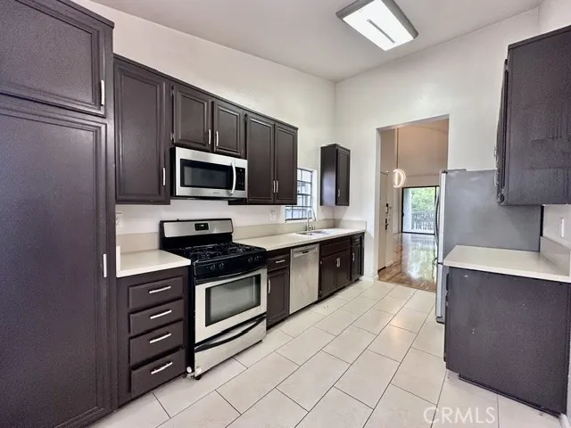 2542 W Macarthur Santa Ana, CA 92704