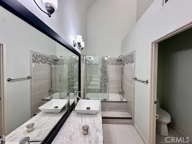 2542 W Macarthur Santa Ana, CA 92704
