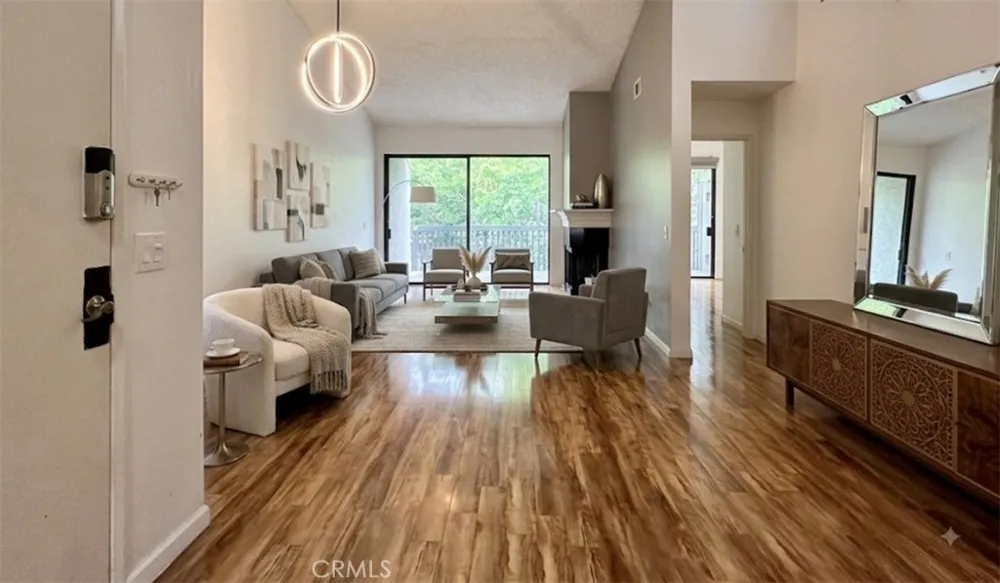 2542 W Macarthur Santa Ana, CA 92704
